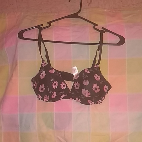 Bras - Picture 1 of 2